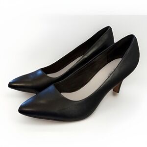 $99 Clarks Illeana Tulip Ultimate Comfort Black Leather Heels Size 7 Medium EUC